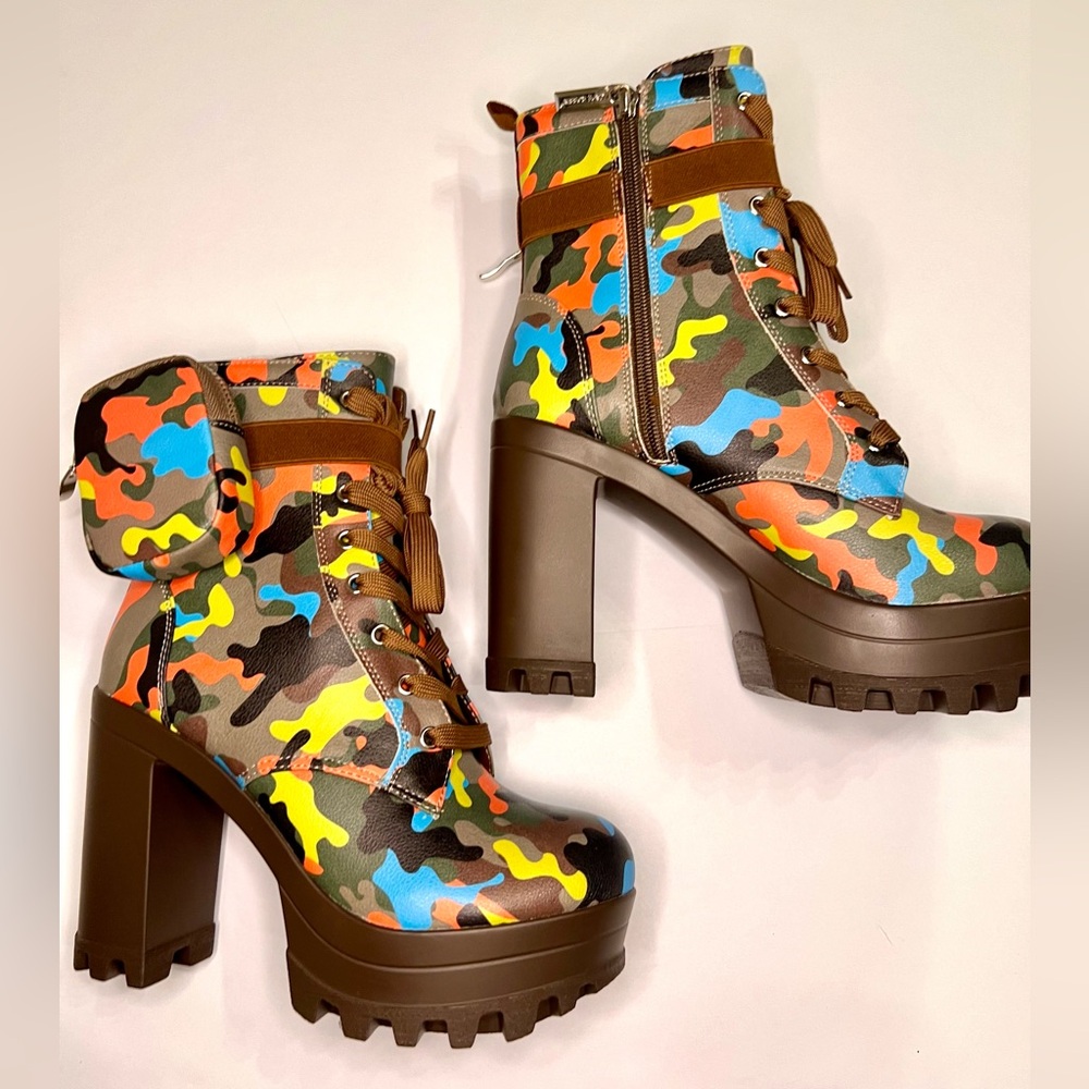 New! Camo Print Combat Boots - Chunky Lug Sole Colorful Camouflage Platform Heel - Picture 3 of 12